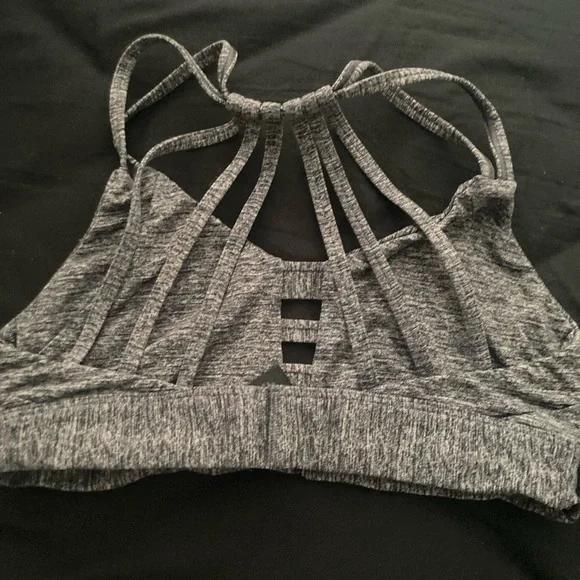 PINK Ultimate strappy sports bra - Picture 3 of 4